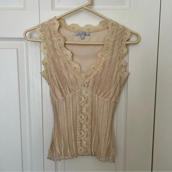 Elegant Cream Sleeveless Blouse - Picture 2 of 4